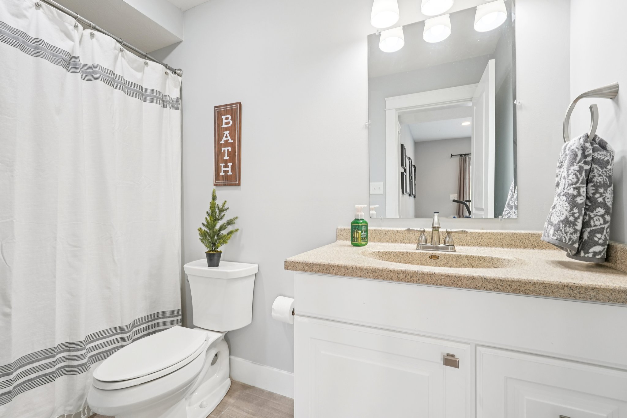 Holly Oak Dr-S1404-076.jpg