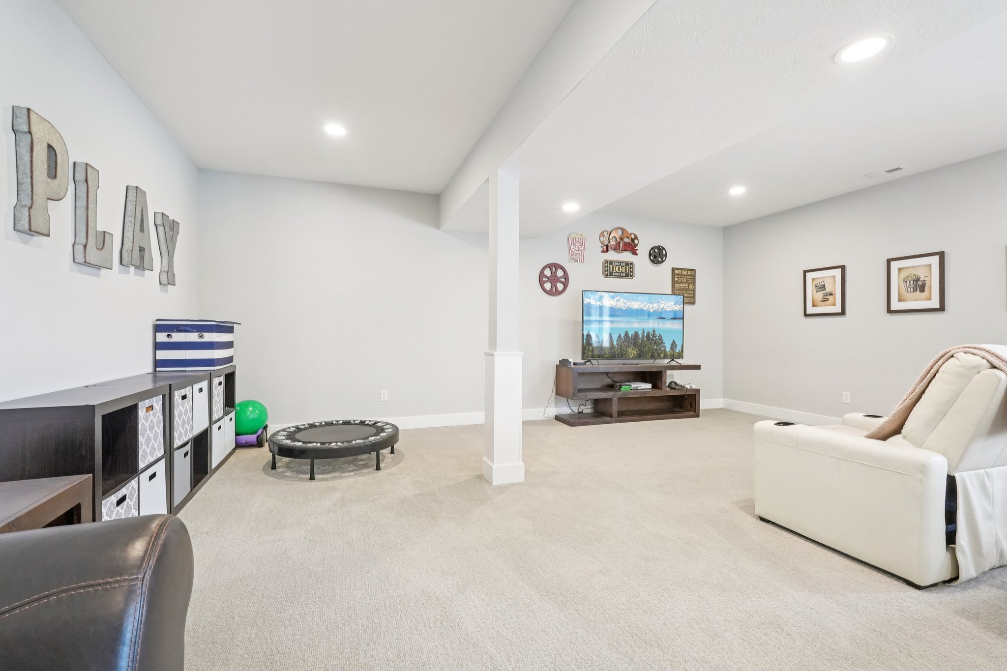 Holly Oak Dr-S1404-079.jpg