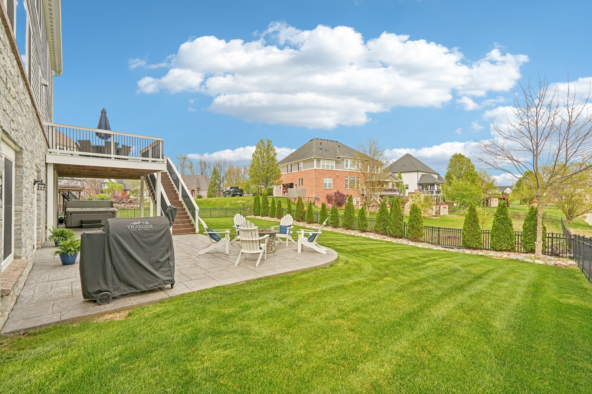 Holly Oak Dr-S1404-099.jpg