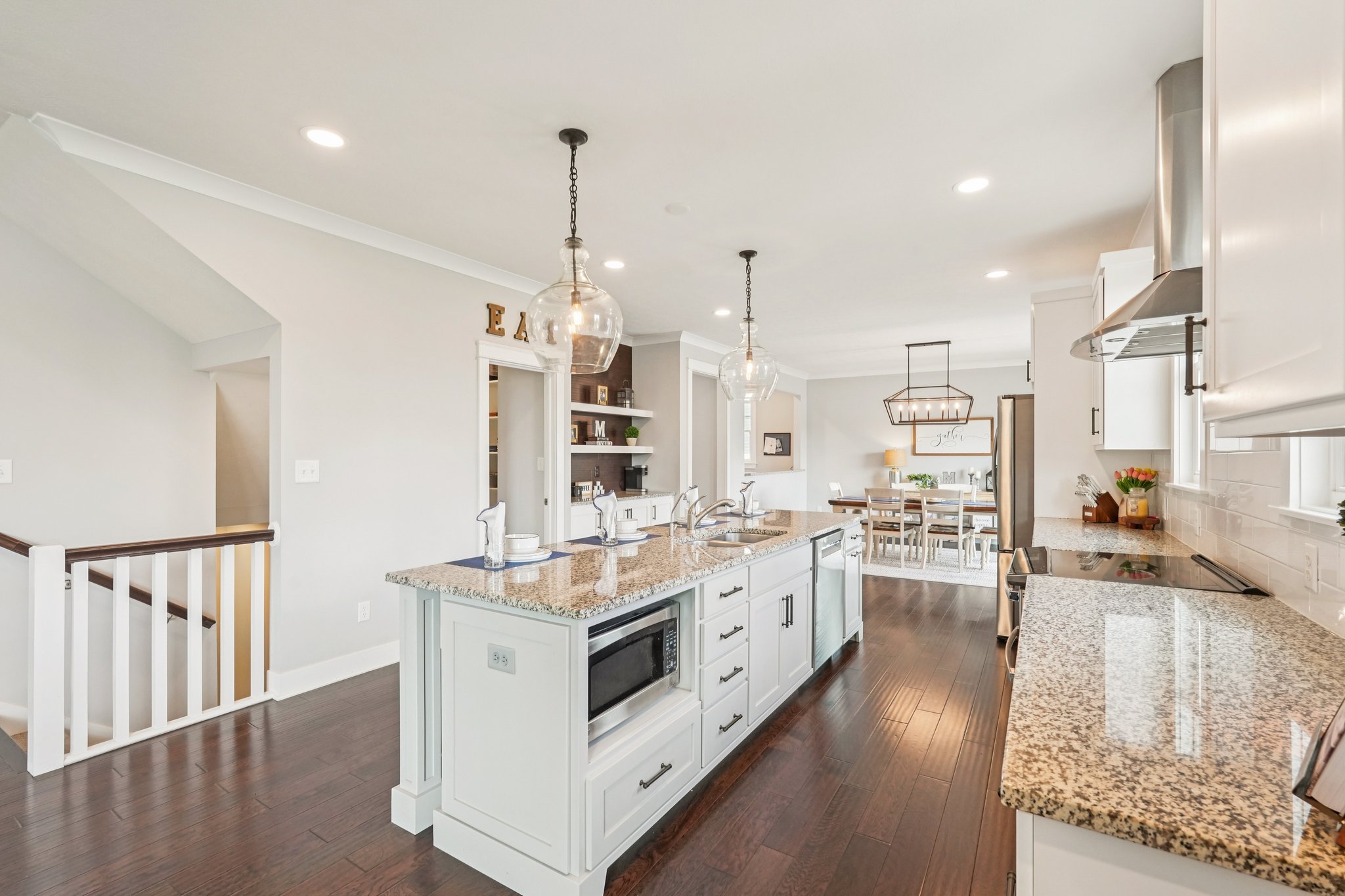 Holly Oak Dr-S1404-019r.jpg