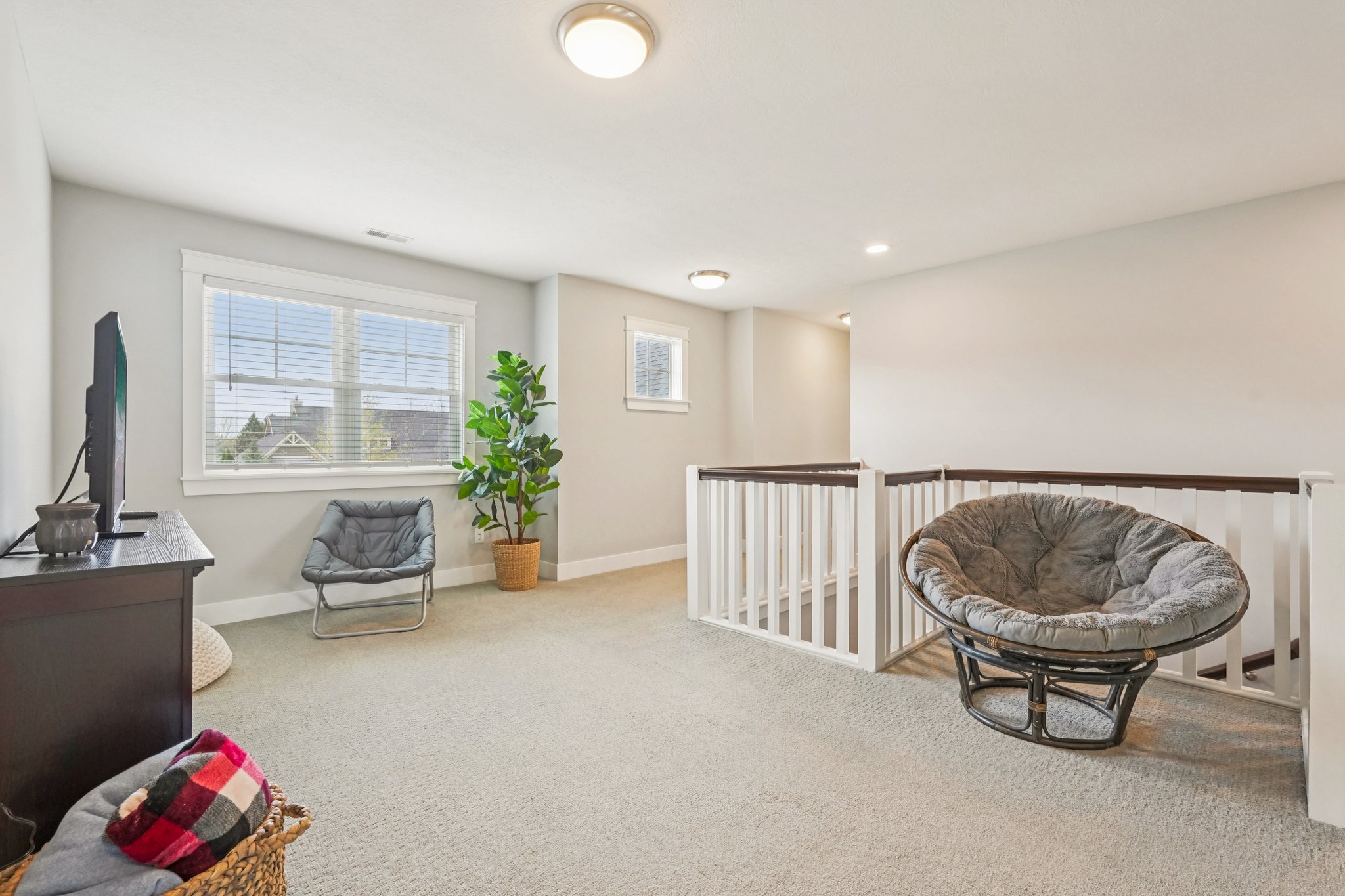 Holly Oak Dr-S1404-035r.jpg