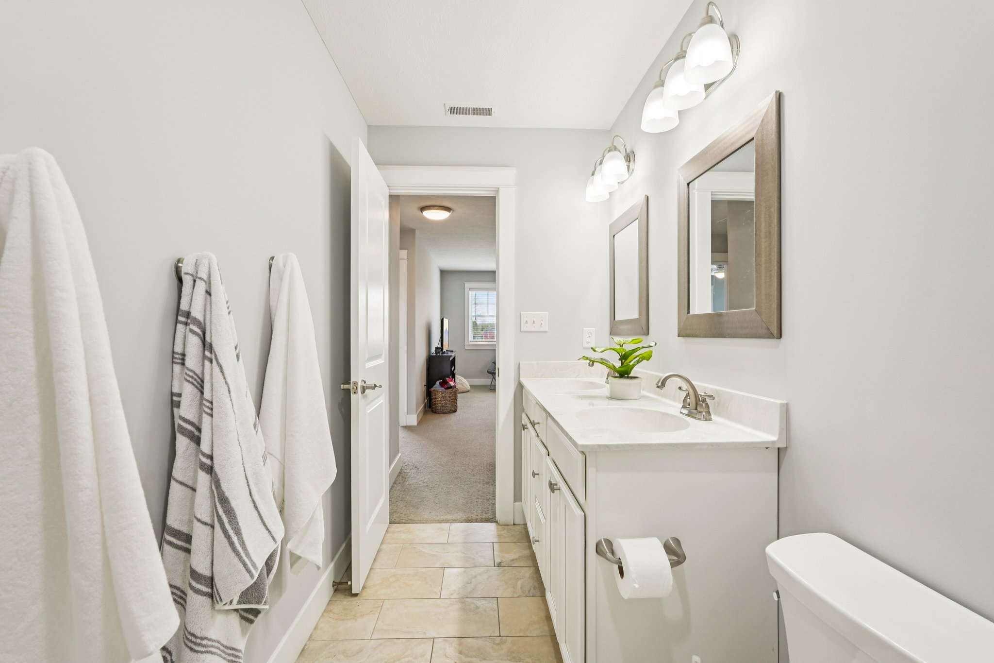 Holly Oak Dr-S1404-045r.jpg