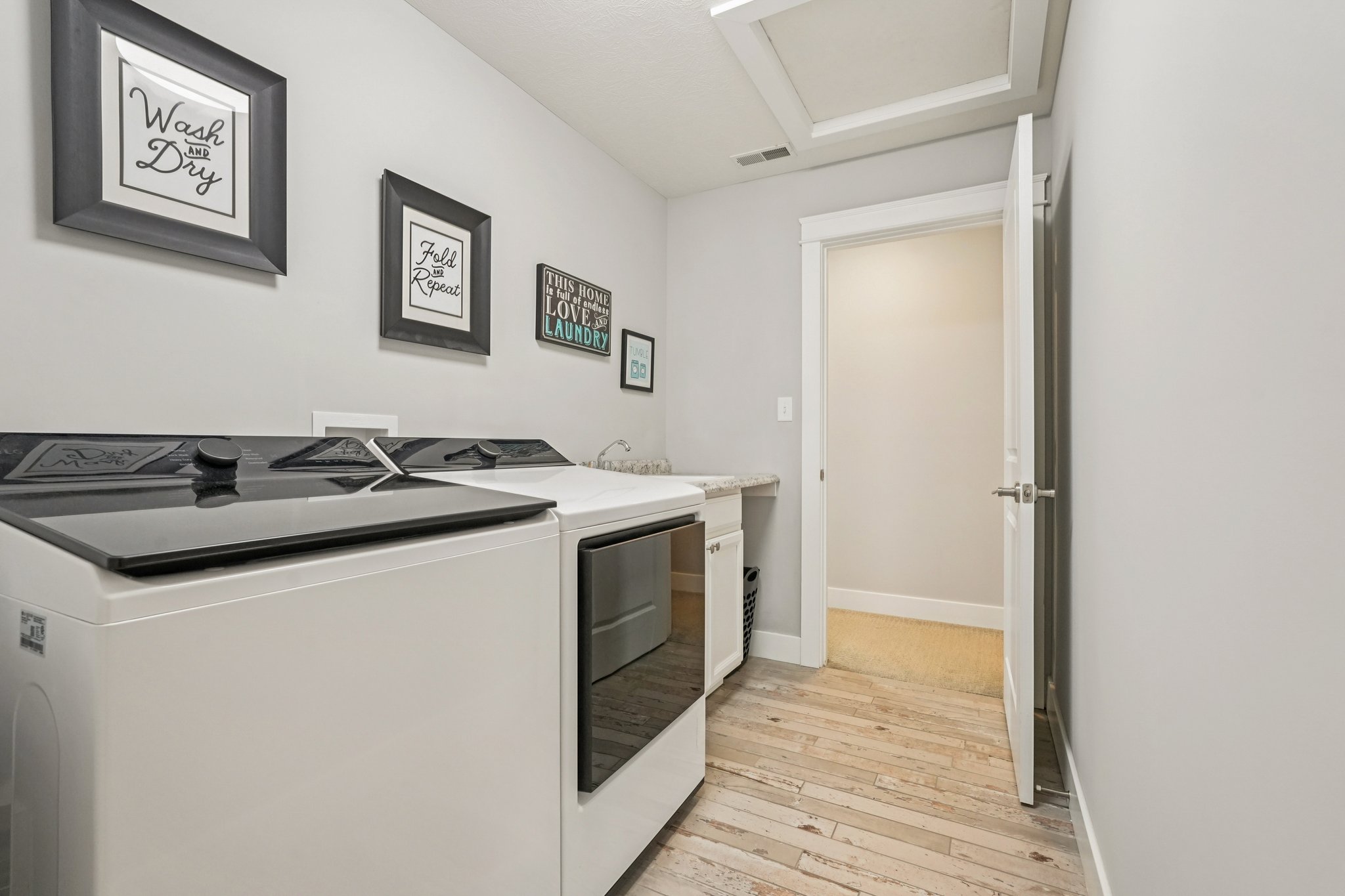 Holly Oak Dr-S1404-058r.jpg