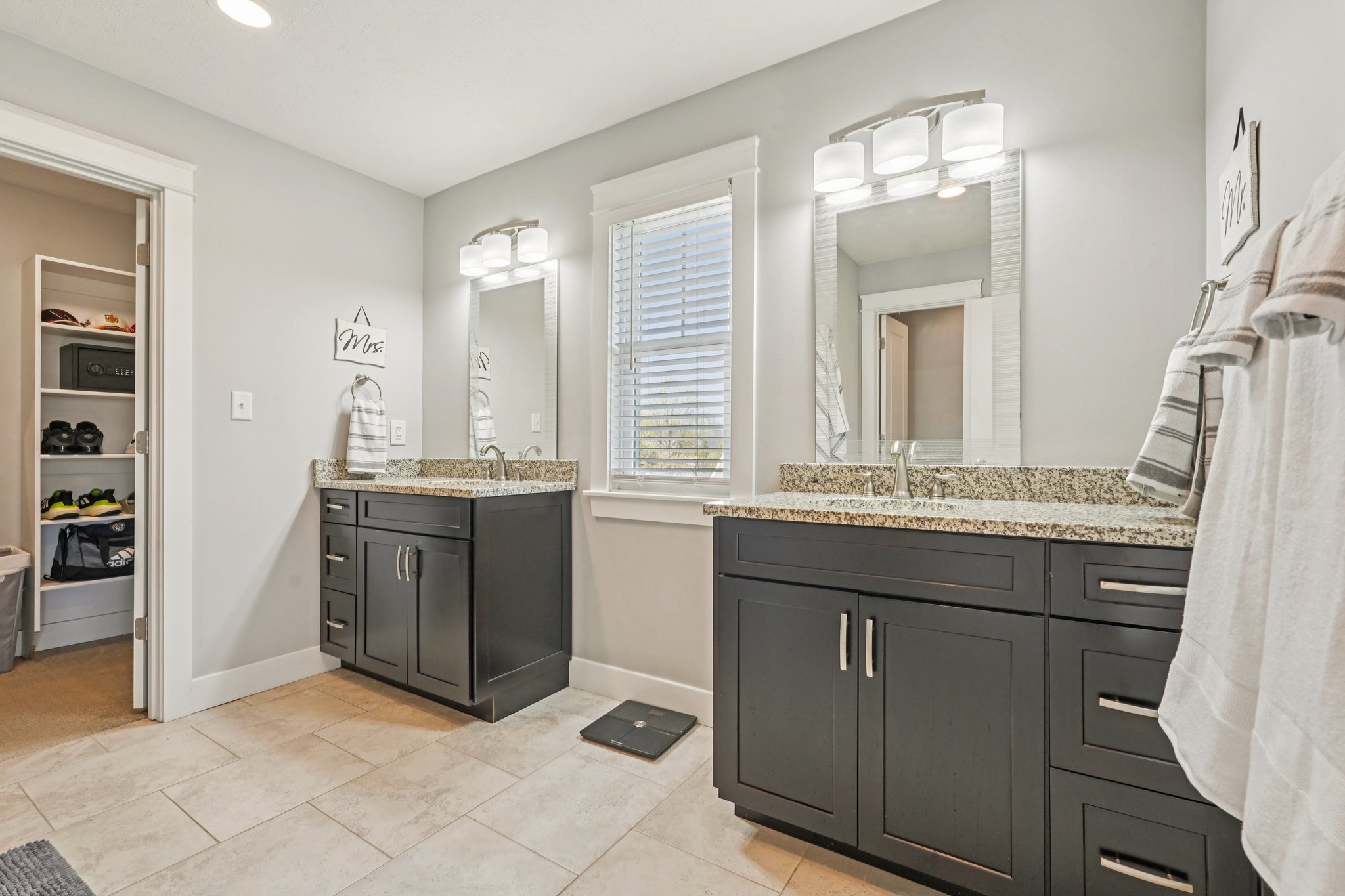 Holly Oak Dr-S1404-059r.jpg