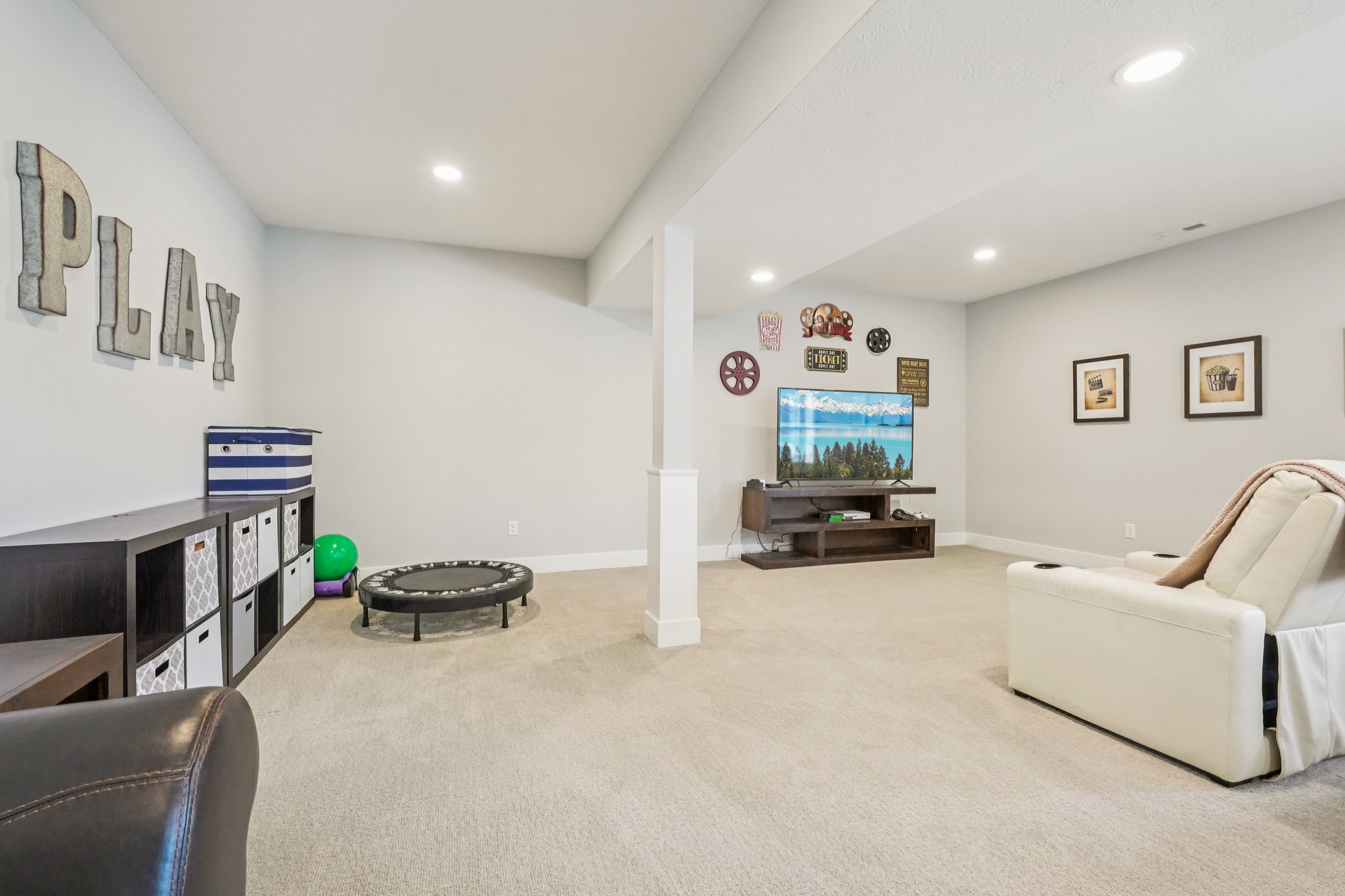 Holly Oak Dr-S1404-079r.jpg