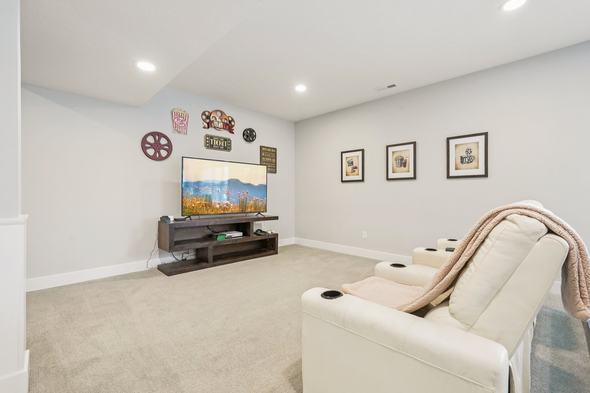 Holly Oak Dr-S1404-080r.jpg