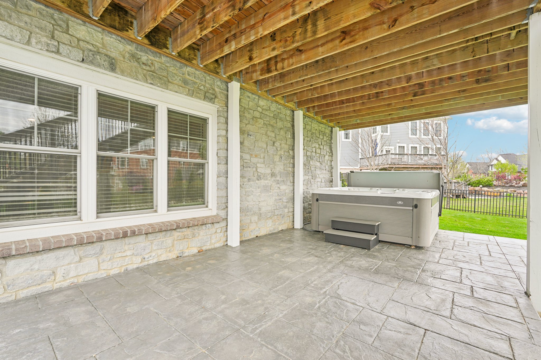 Holly Oak Dr-S1404-094r.jpg