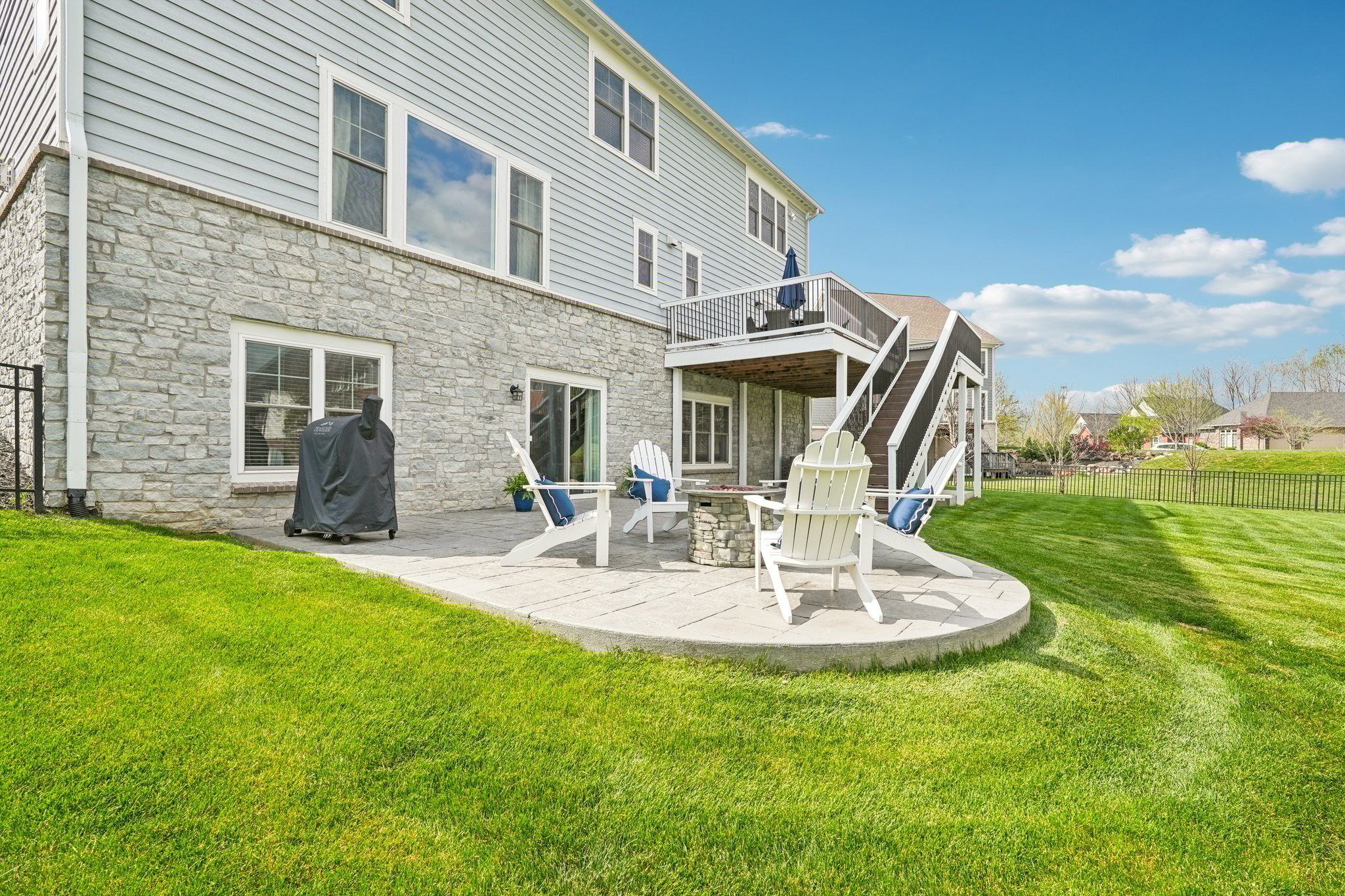 Holly Oak Dr-S1404-100r.jpg