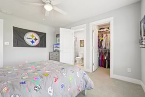 Holly Oak Dr-S1404-041.jpg