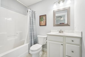 Holly Oak Dr-S1404-042.jpg