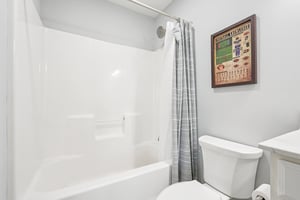 Holly Oak Dr-S1404-043.jpg