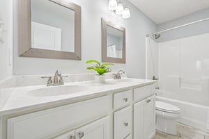 Holly Oak Dr-S1404-044.jpg