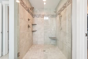 Holly Oak Dr-S1404-062.jpg