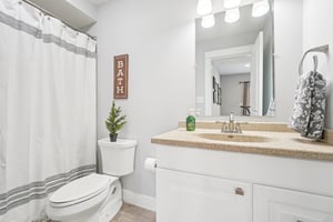 Holly Oak Dr-S1404-076.jpg