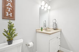 Holly Oak Dr-S1404-077.jpg