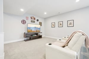 Holly Oak Dr-S1404-080.jpg