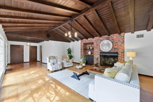 011_F8_1665 Middlefield Rd