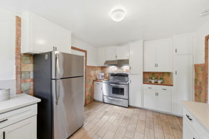 015_F8_1665 Middlefield Rd