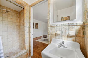 032_F8_1665 Middlefield Rd