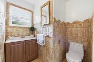 033_F8_1665 Middlefield Rd