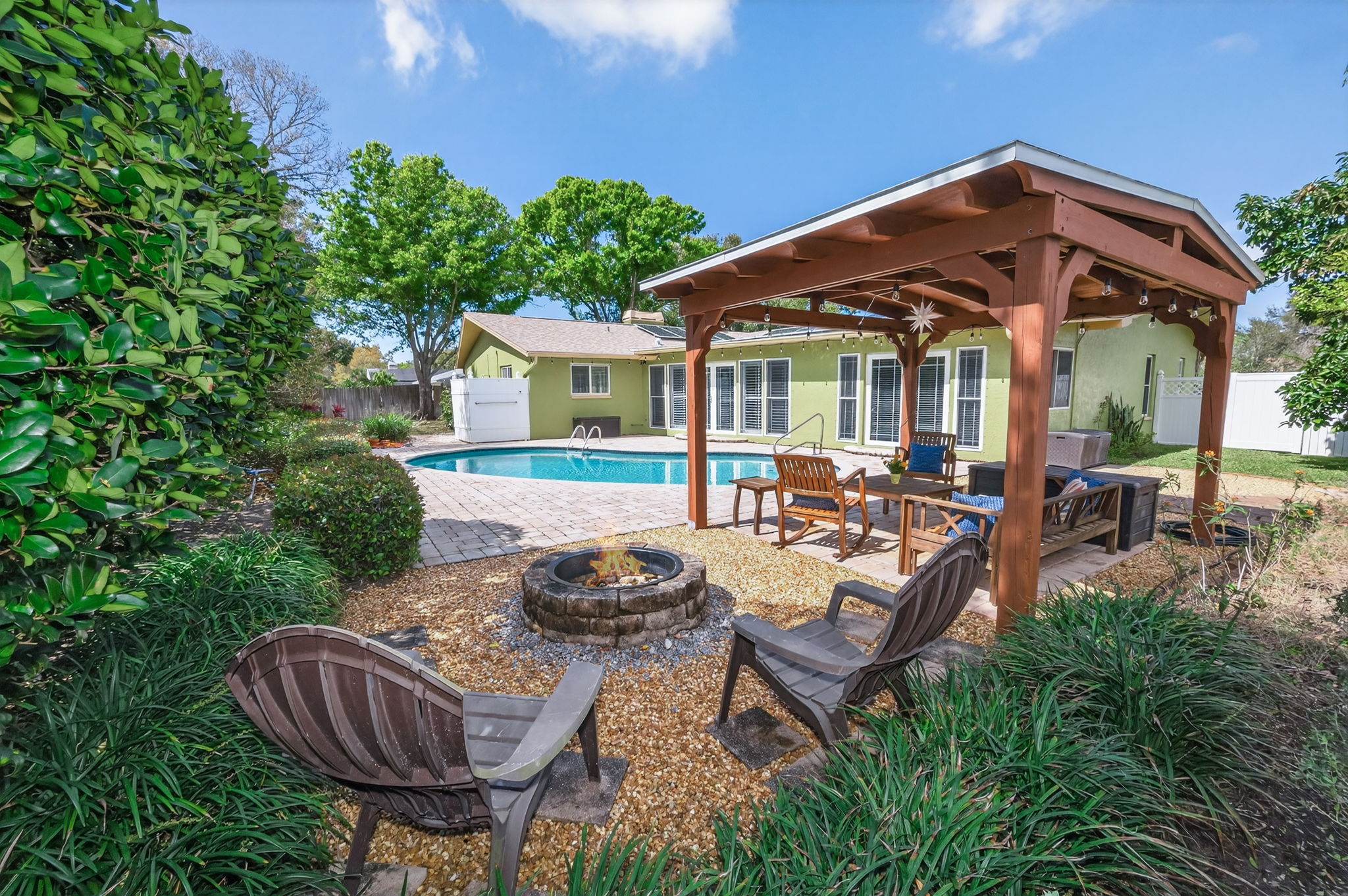 Coverd Patio and Firepit2