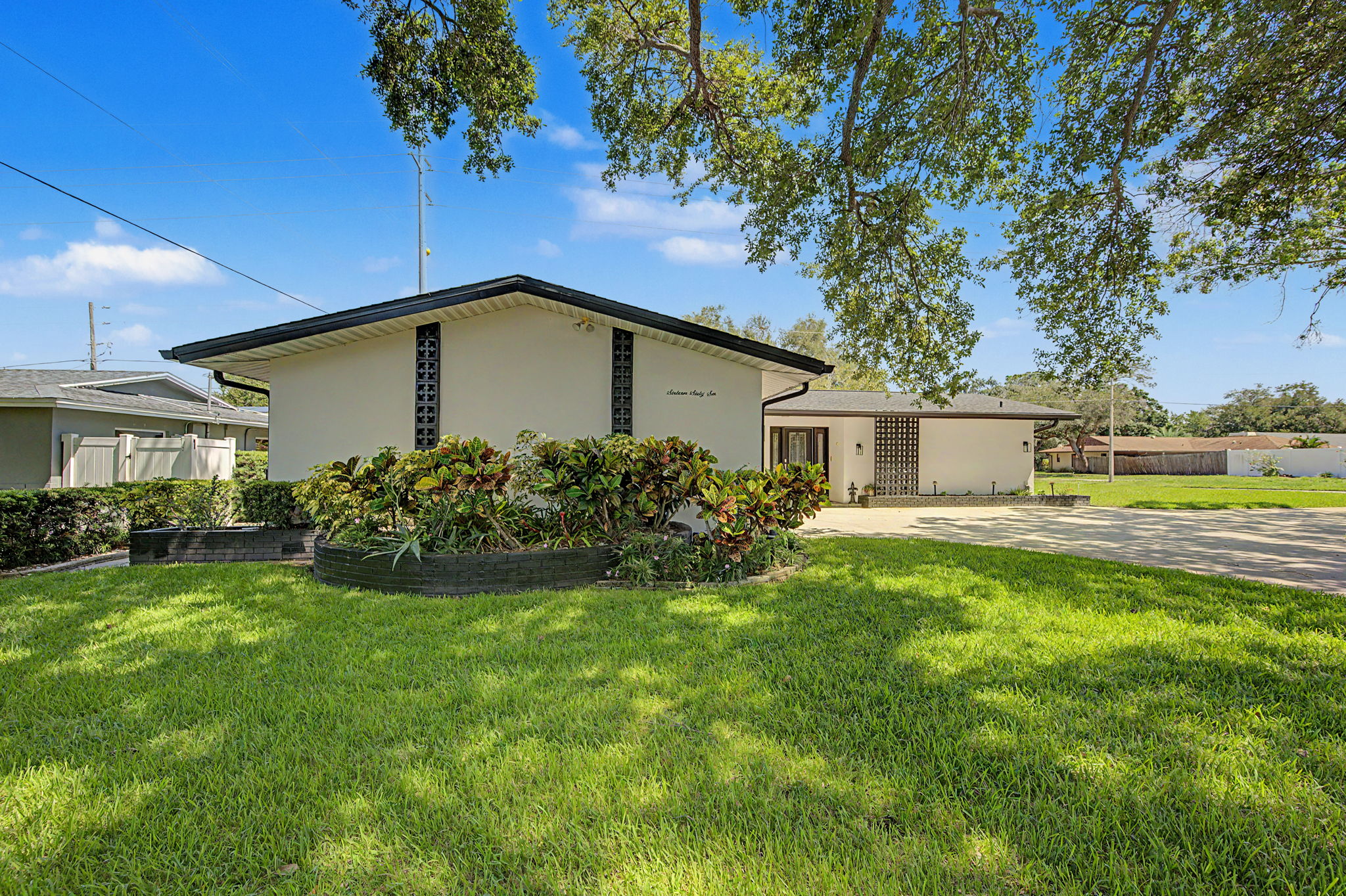 Front Exterior6c
