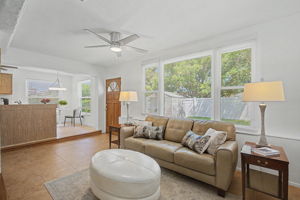 Family Room4b