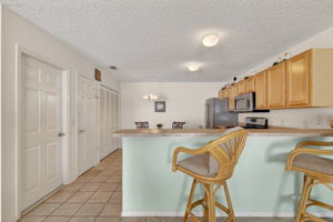 Kitchen Eat-In Counter