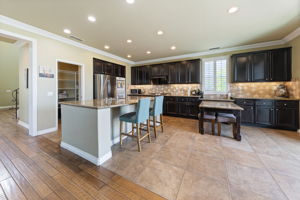 Kitchen/Breakfast Bar 2