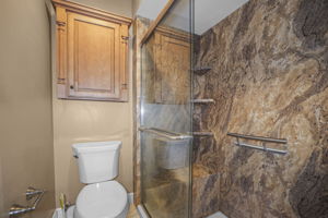 Bathroom 1 - 495A9541