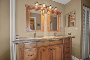 Bathroom 1 - 495A9544