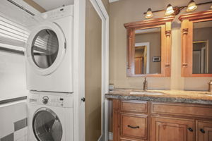 Bathroom 1 Laundry - 495A9543