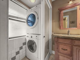 Bathroom 1 Laundry - IMG_6071