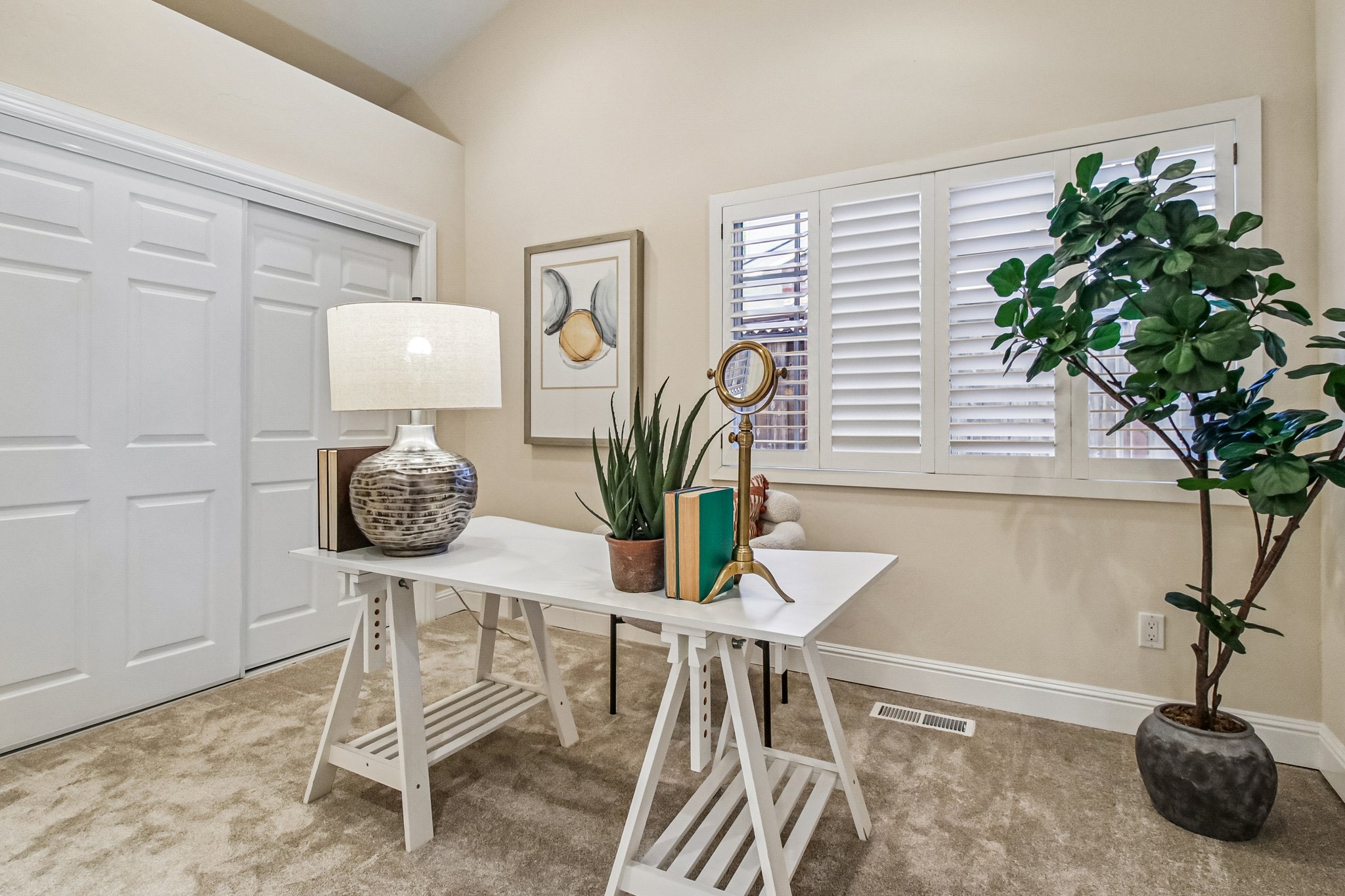 Office or forth bedroom