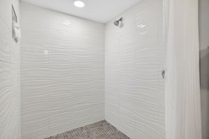 Guest Bathroom 4