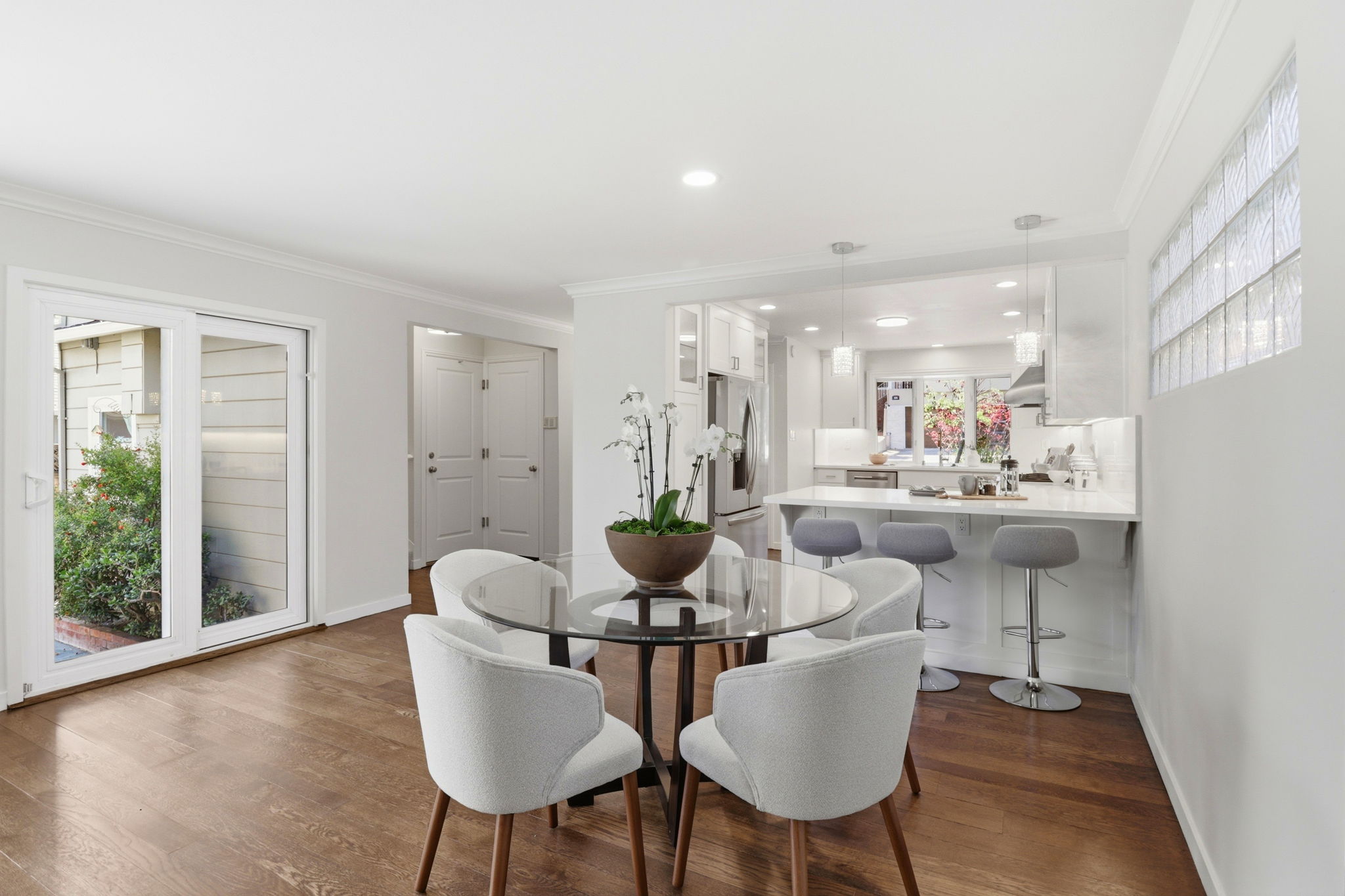 016_F8_167 Oakview Dr