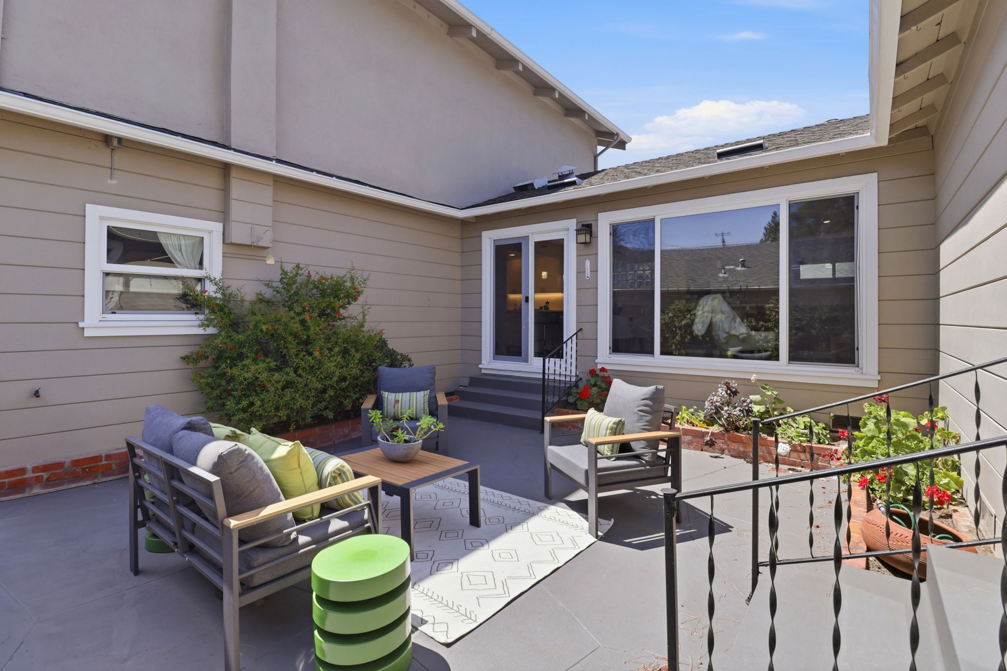 040_F8_167 Oakview Dr