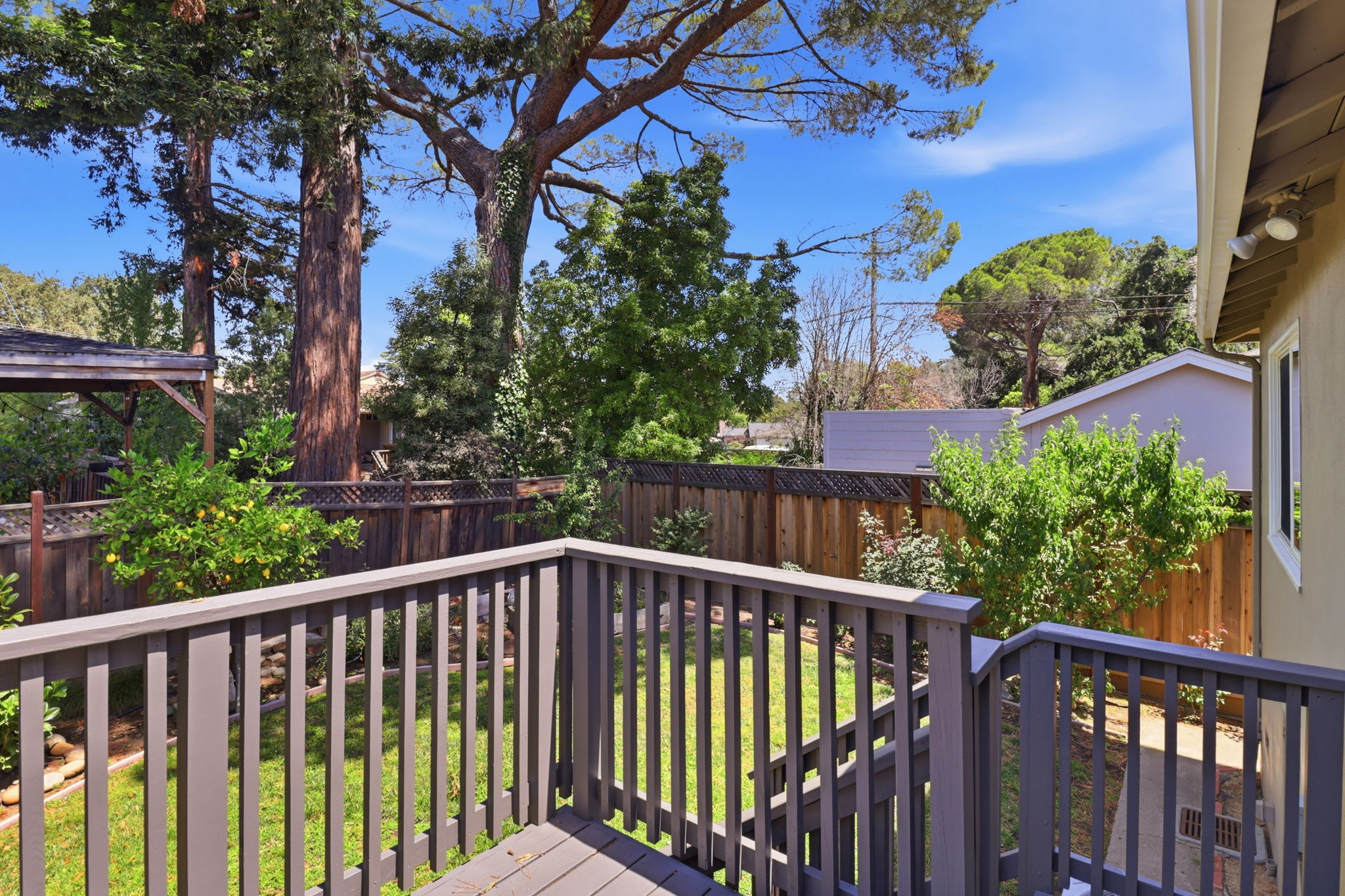 042_F8_167 Oakview Dr