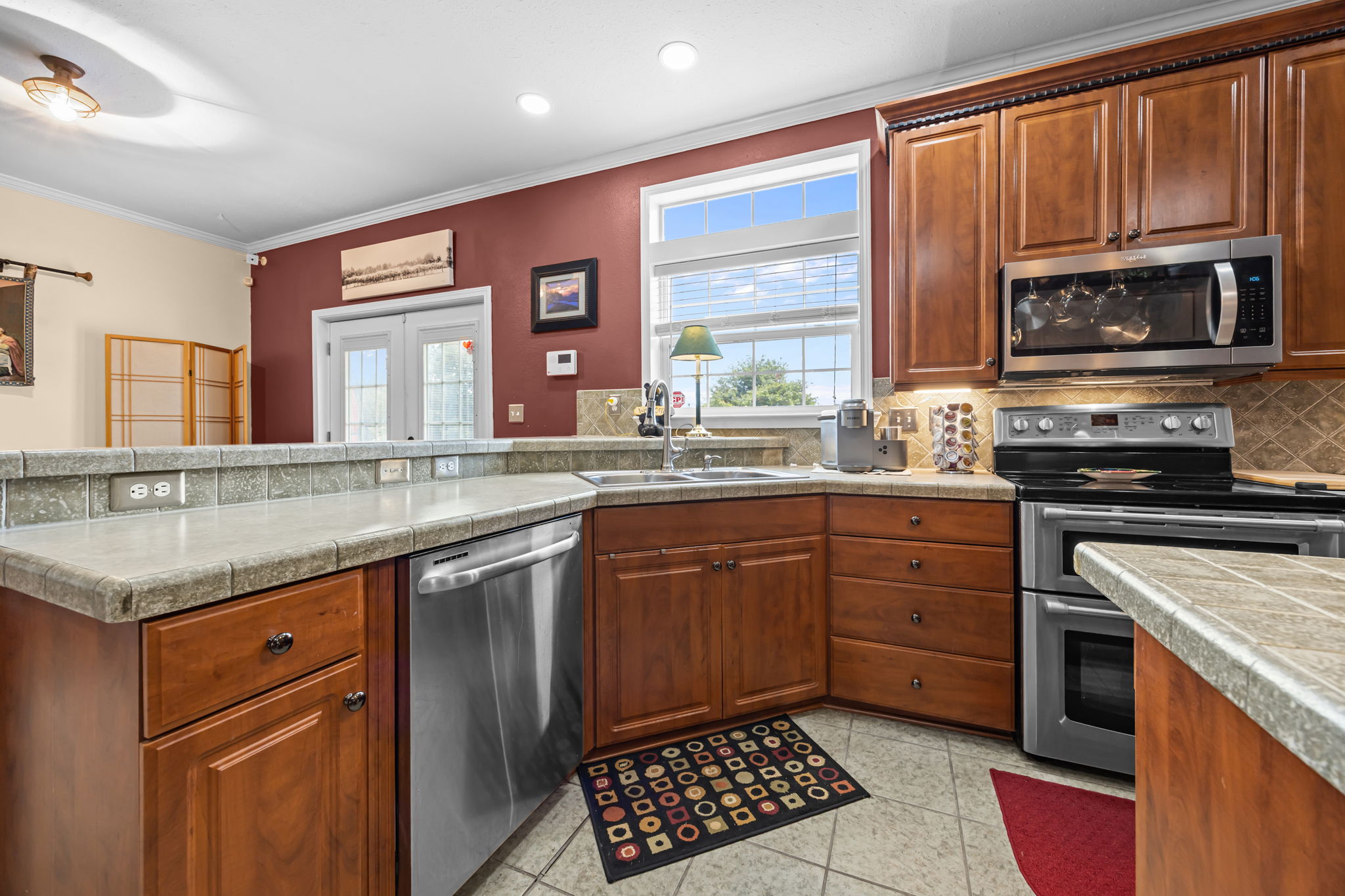 Kitchen/Stainless Appliances