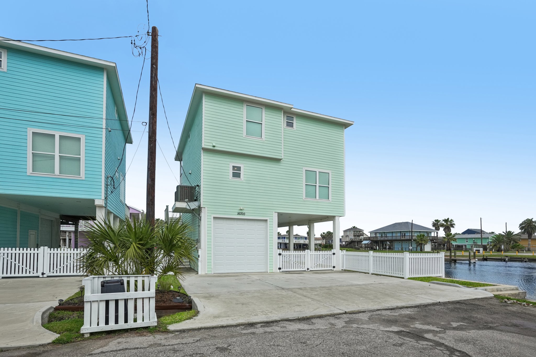 Montego Way-L1003-002.jpg