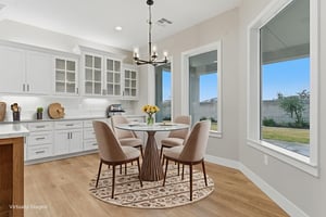 DSC00552 virtually staged.jpeg