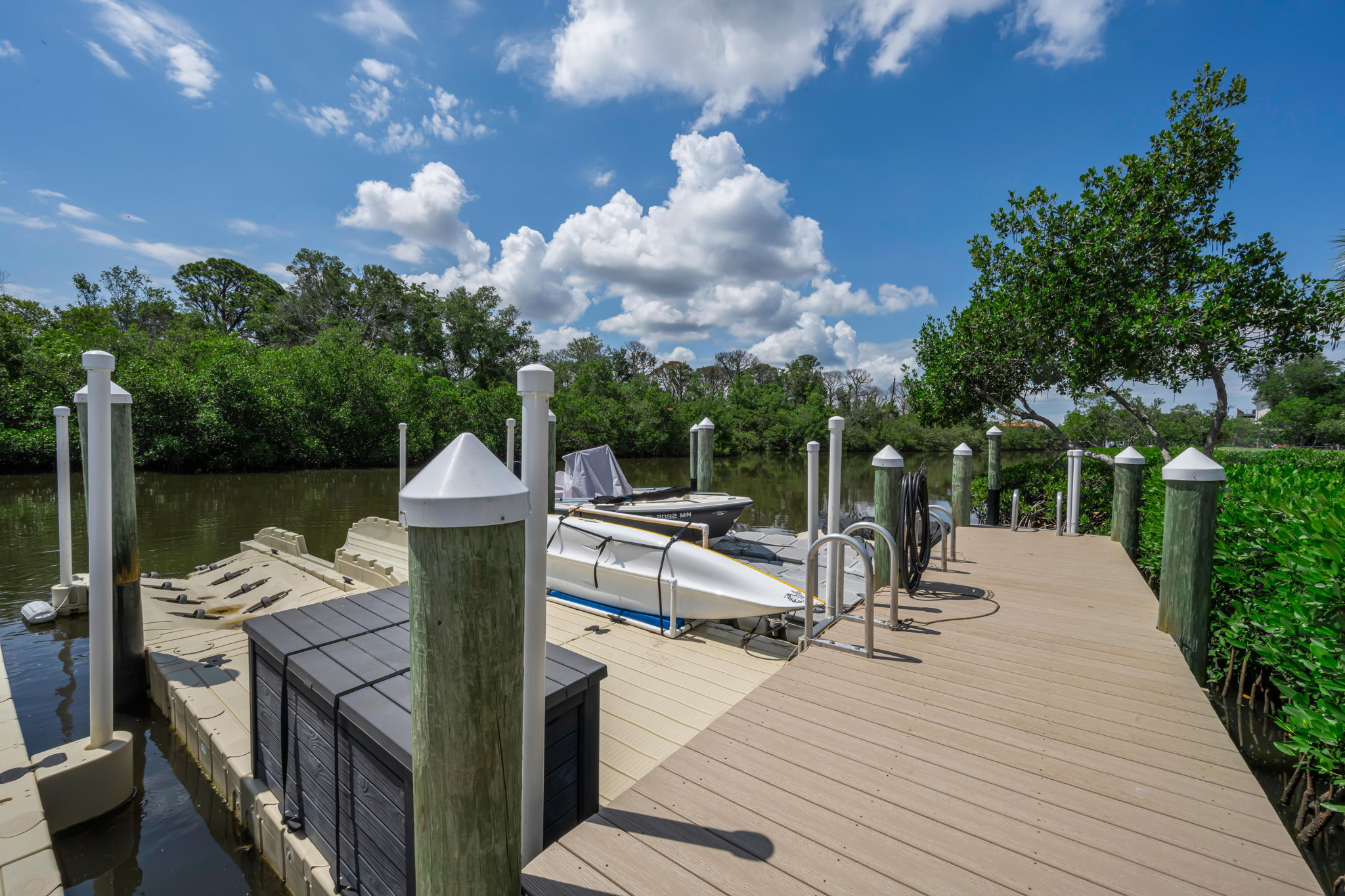 Dock 4