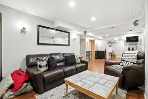  Photo 44