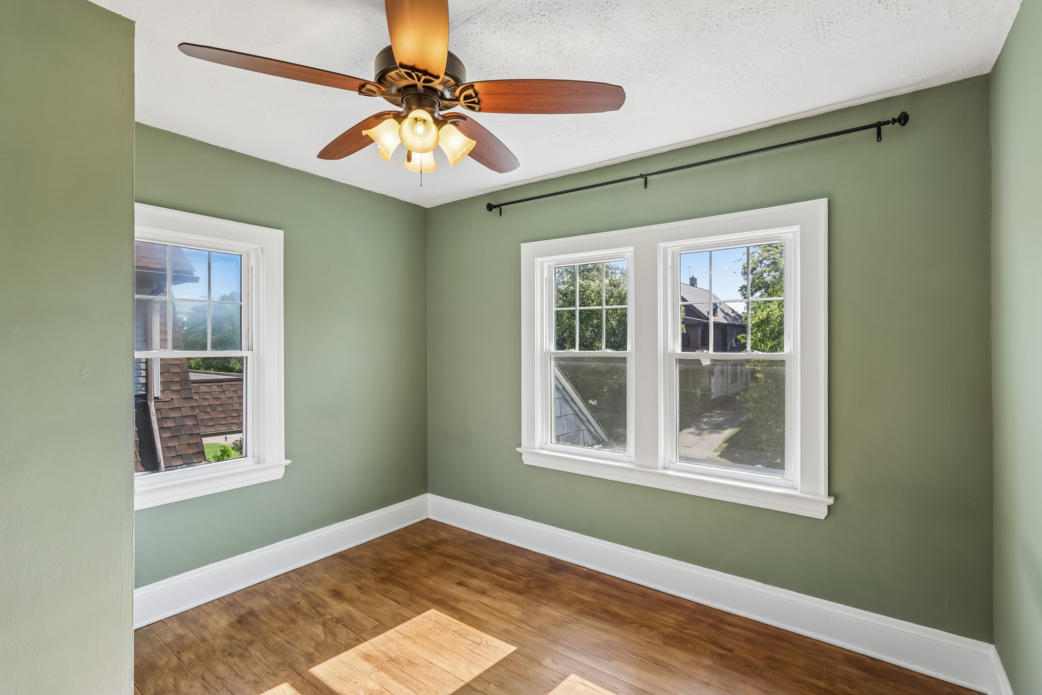 Victoria Ave-S2407-026.jpg