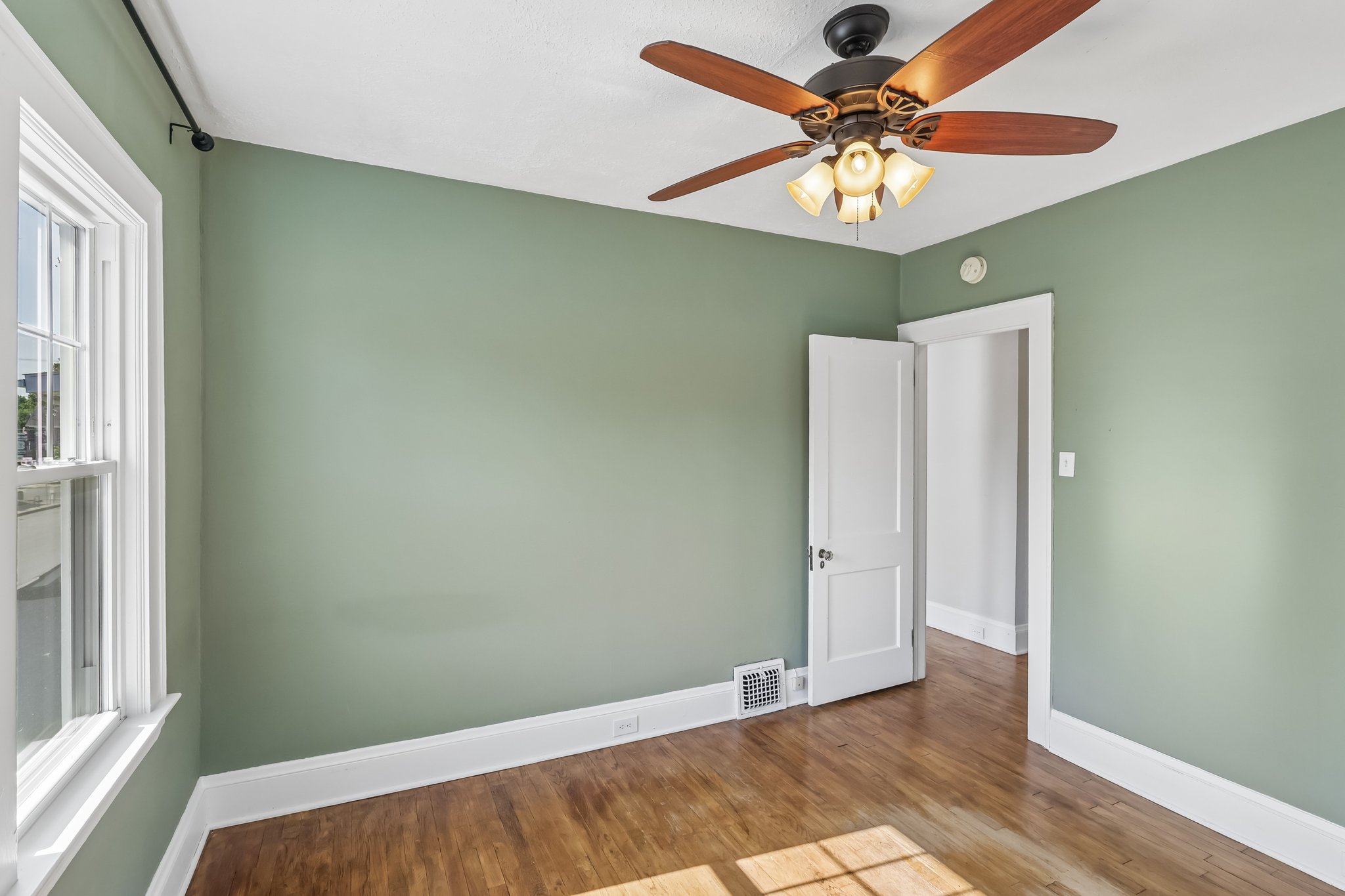 Victoria Ave-S2407-028.jpg
