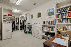 Walk-in Closet 1