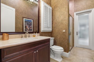 Guest Bathroom 4