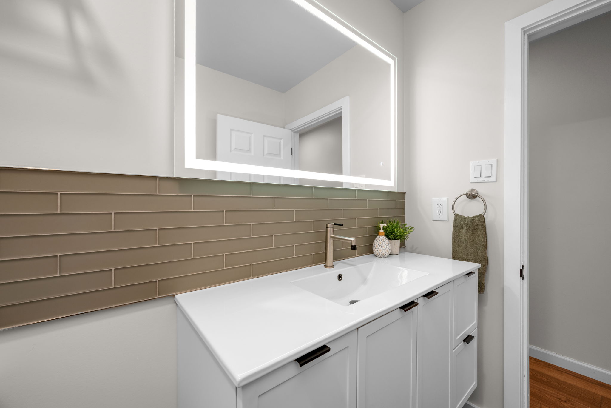  Photo 32