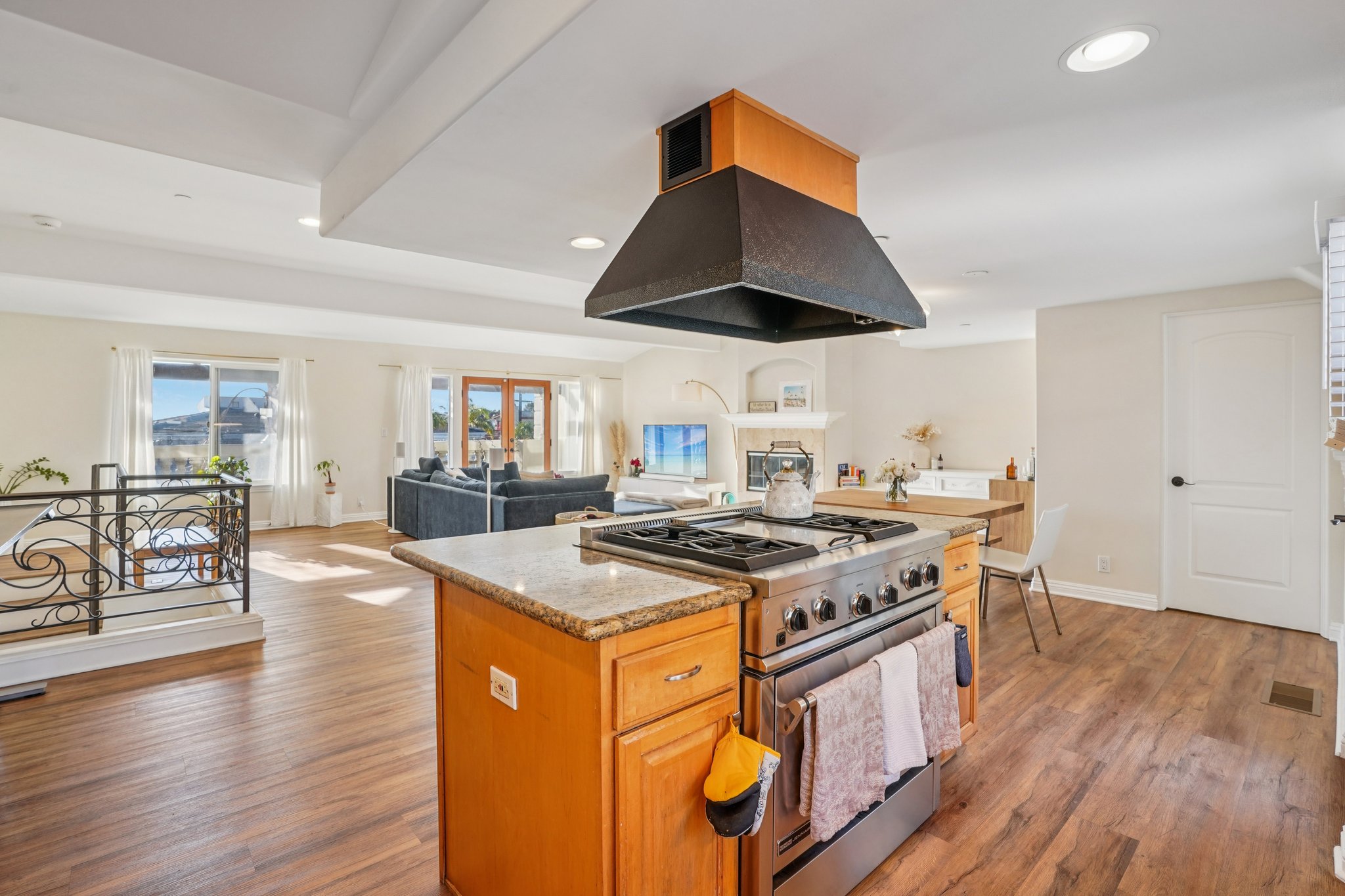 Ardmore Ave-S2102-010.jpg