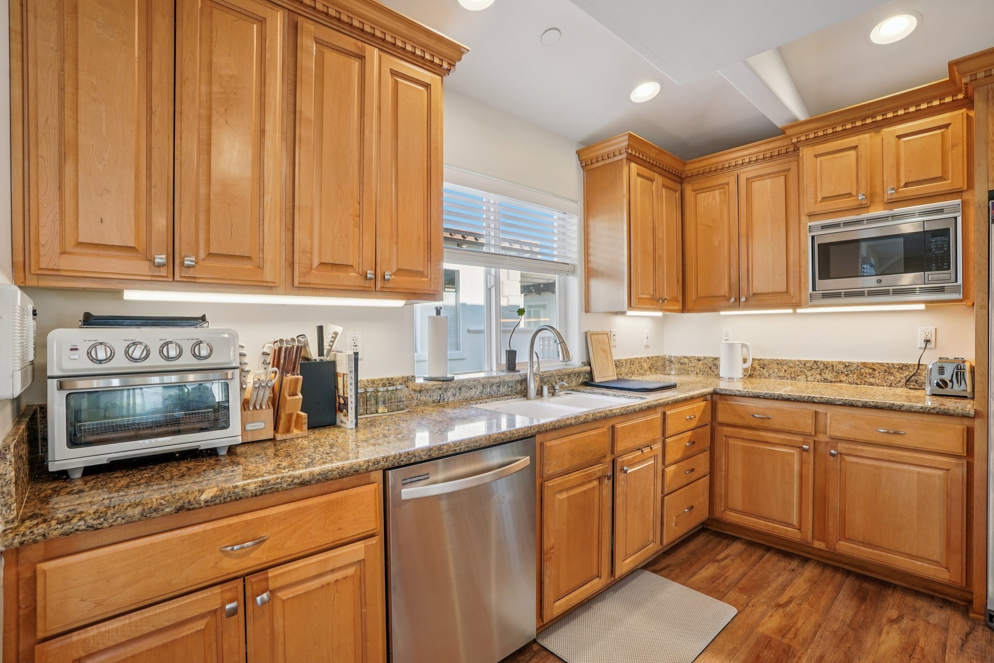 Ardmore Ave-S2102-016.jpg